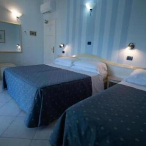 Hotel Room-Fly In Viareggio Beach In Front Of cazare Viareggio
