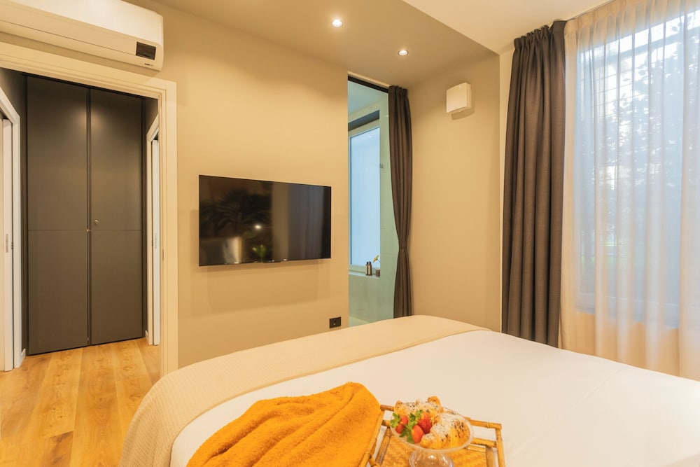 Hotel Rezia Apartments By Rent All Como