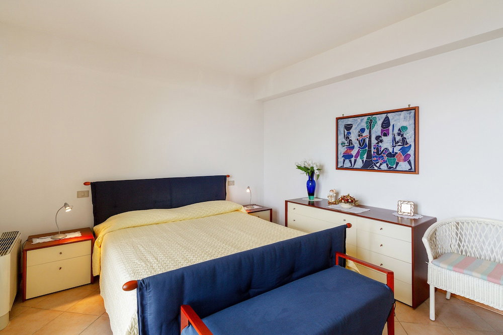 Fontana Vecchia Seaview Apartment