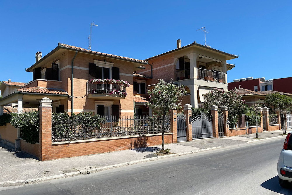 Hotel Villa Kadal A 100 Metri Dal Mare