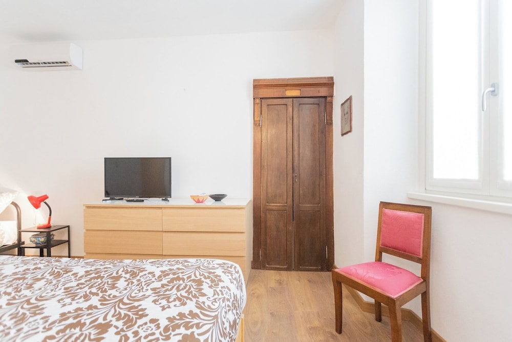 Hotel Da Pia In Historycal Como City Centre By Rent All Como