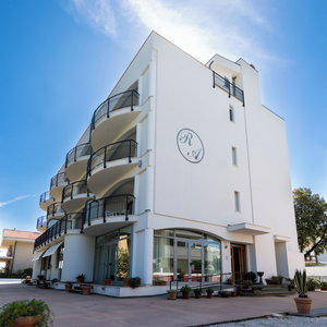 Hotel Altamira Residence cazare Roseto degli Abruzzi