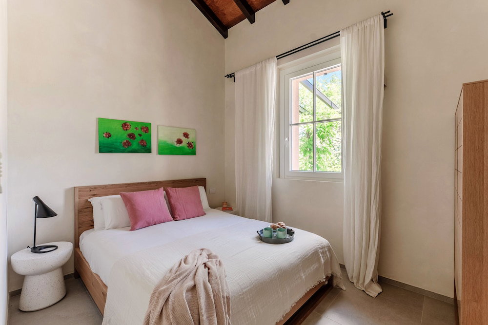 Villa Maderni Hidden Lake Gem