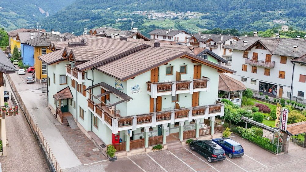 Hotel Hc Hotel Garni Room And Apartment