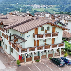 Hotel Hc Hotel Garni Room And Apartment cazare Cembra