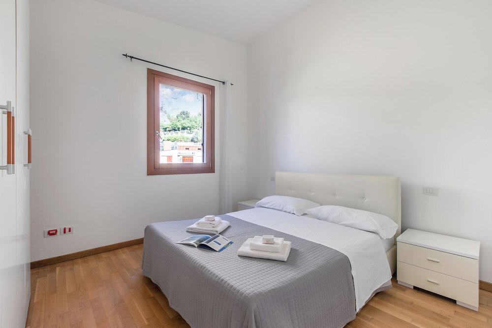 Hotel Garda Therme Apartment With Balcony & Mountain Views