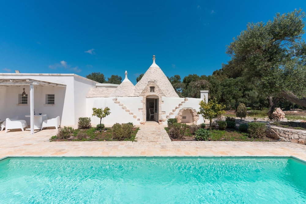 Hotel Trullo Eughene A Con Piscina