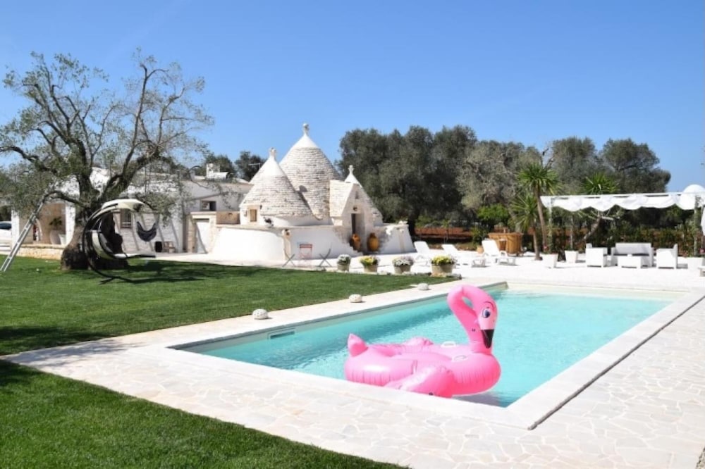 Hotel Fantastic Trulli Olea With Pool Garden