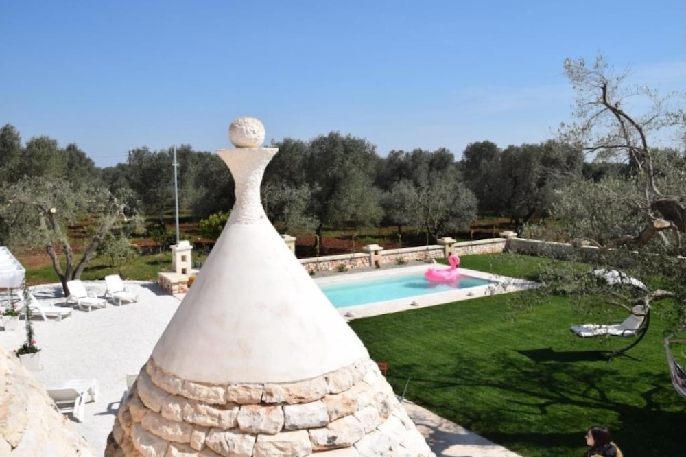 Fantastic Trulli Olea With Pool Garden