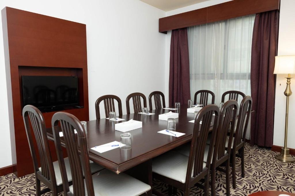 Hotel Mra Grand Hotel