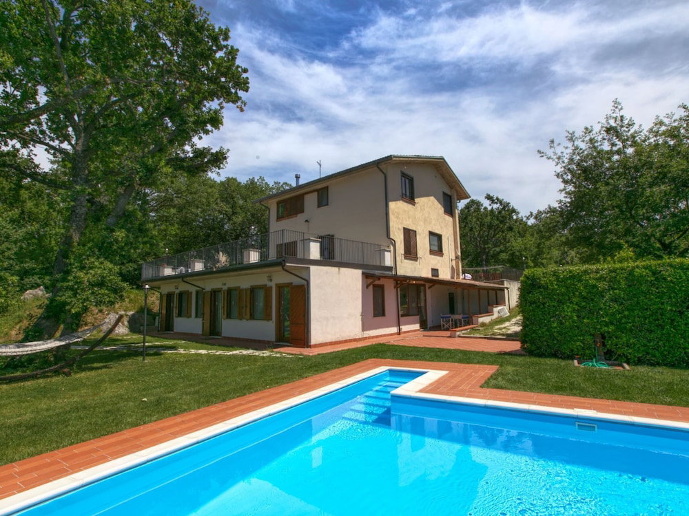 Hotel Mansion In San Valentino With Pool