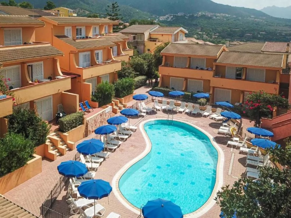 Hotel Charming Sea-View Apartment With Pool