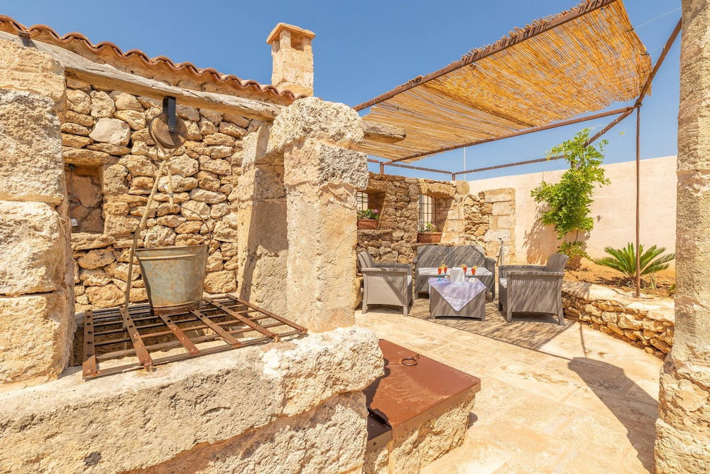 Hotel Trullo Mmammineddhu In Torre San Giovanni