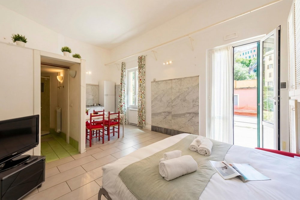 Hotel Apartment Vernazzola In Genova