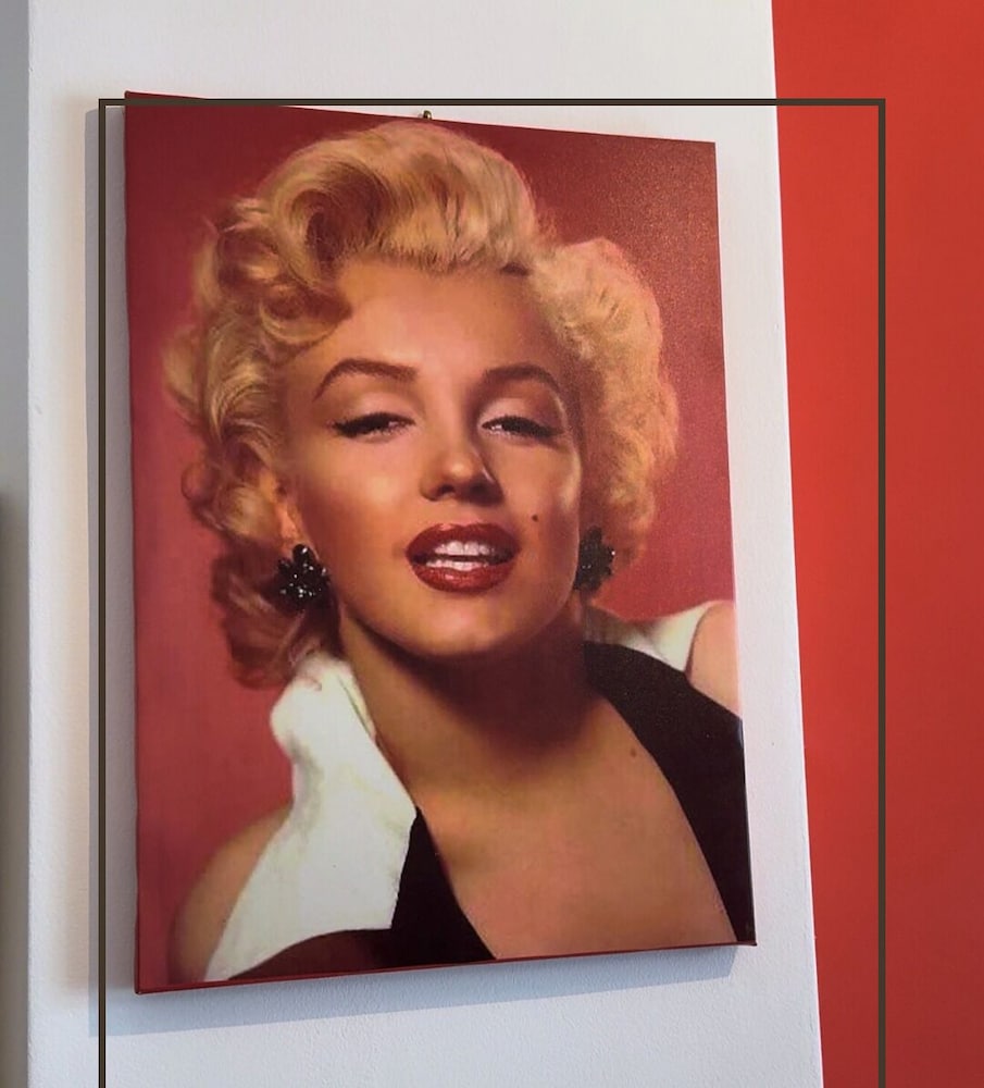 Hotel Rosa Homes - The Red