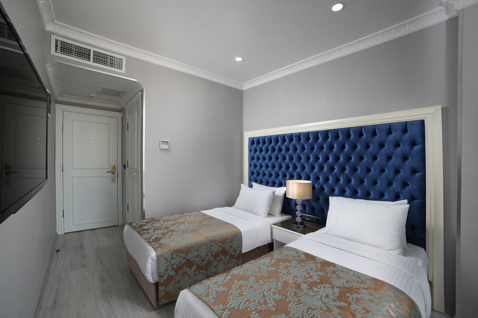 Hotel White Monarch Hotel