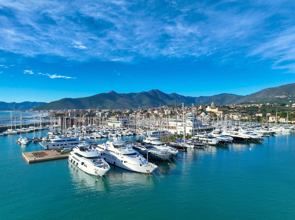 Hotel Yacht Club Marina Di Loano | Una Esperienze.
