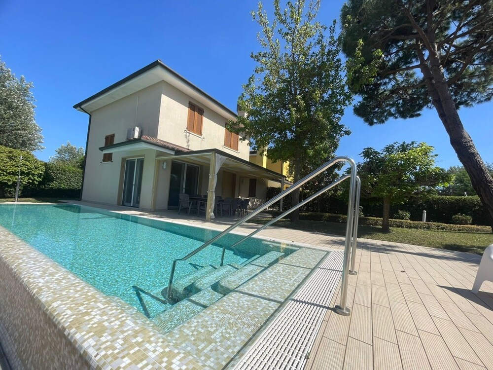 Hotel Delightful Villa With Garden And Pool In Albarella