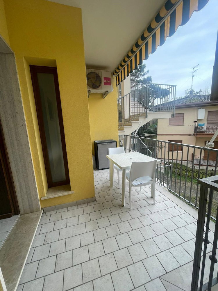 Hotel Spacious Apartment Just 200 M From The Beach