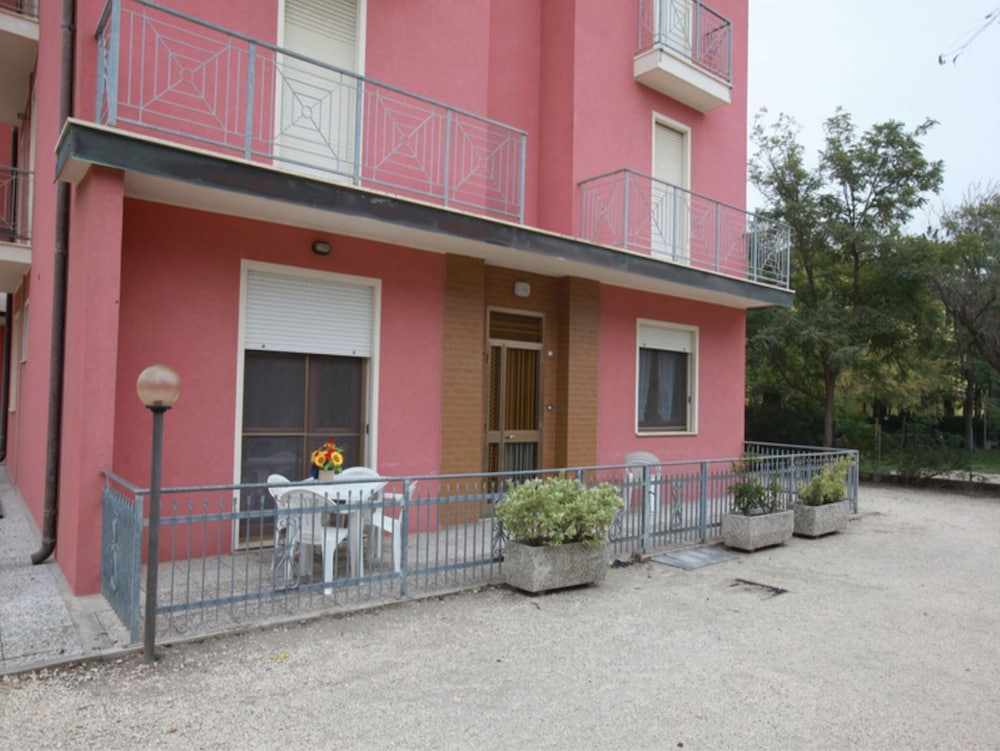 Hotel Spacious Flat 50M From The Beach