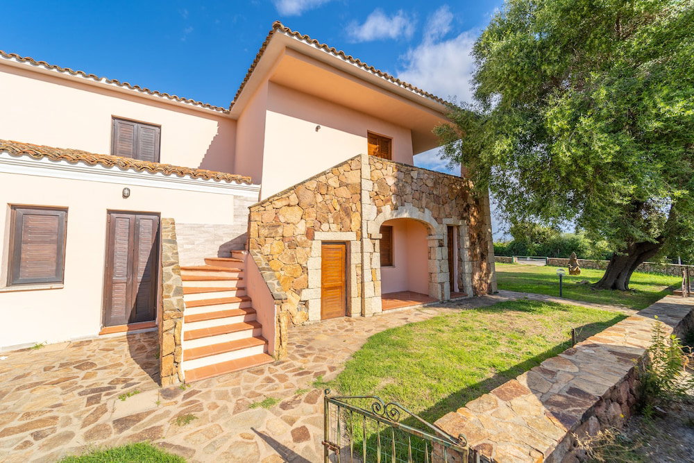 Hotel Appartamenti Le Carrube Vicini Al Mare