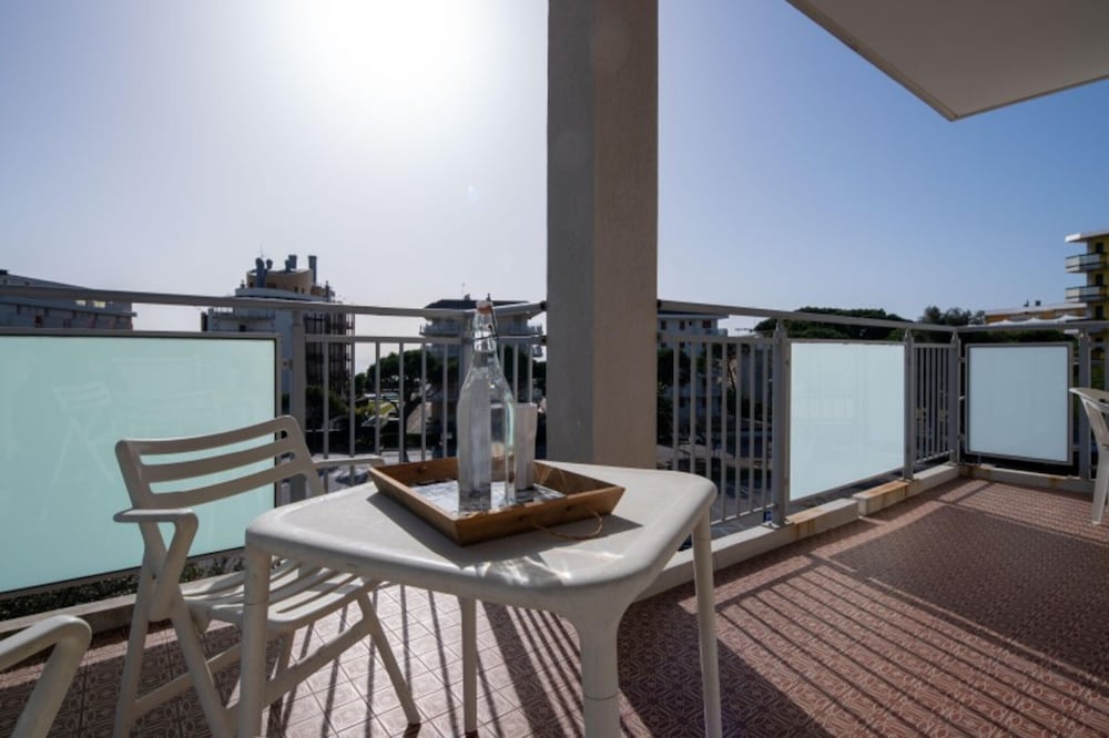 Hotel Studio Apartment With Pool In Jesolo