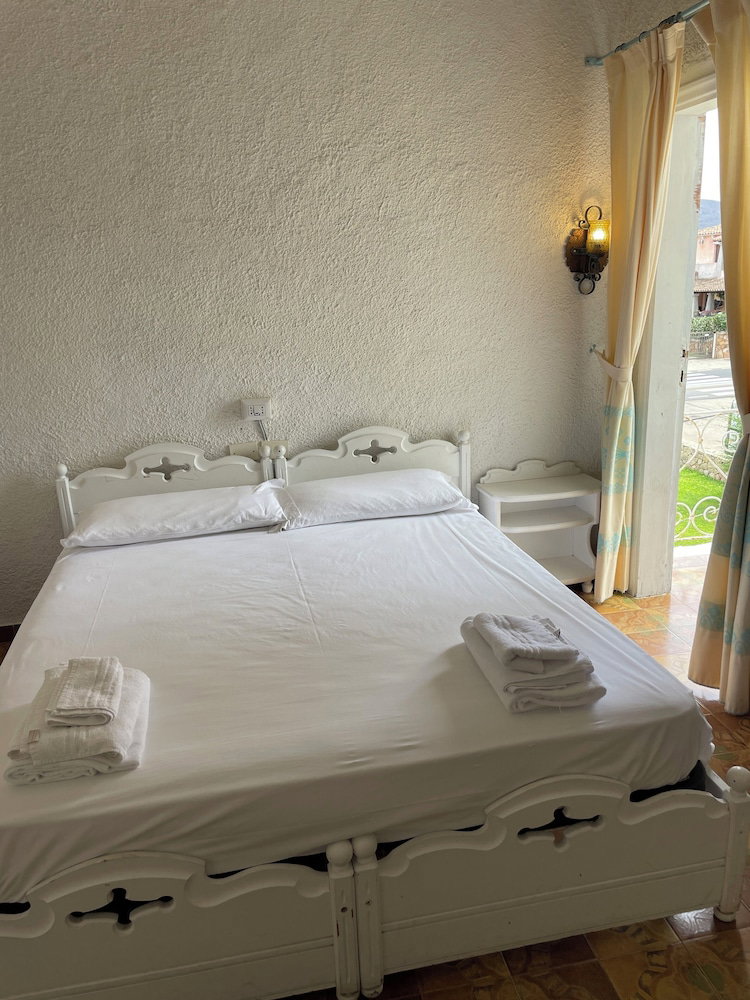 Al Faro Vintage Hotel -Spiaggia La Cinta-San Teodoro