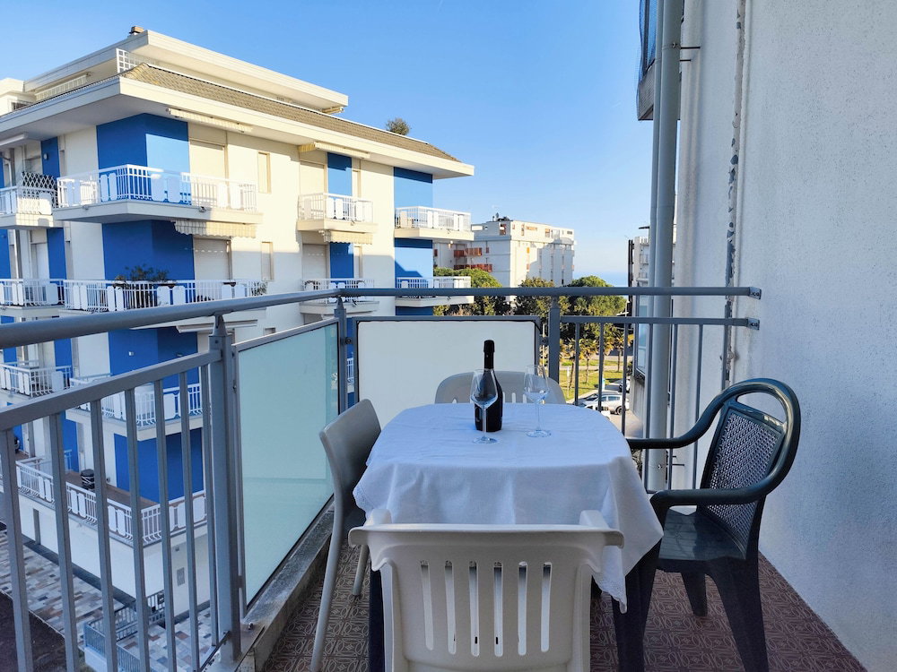Hotel Cozy Flat With Pool Near The Beach