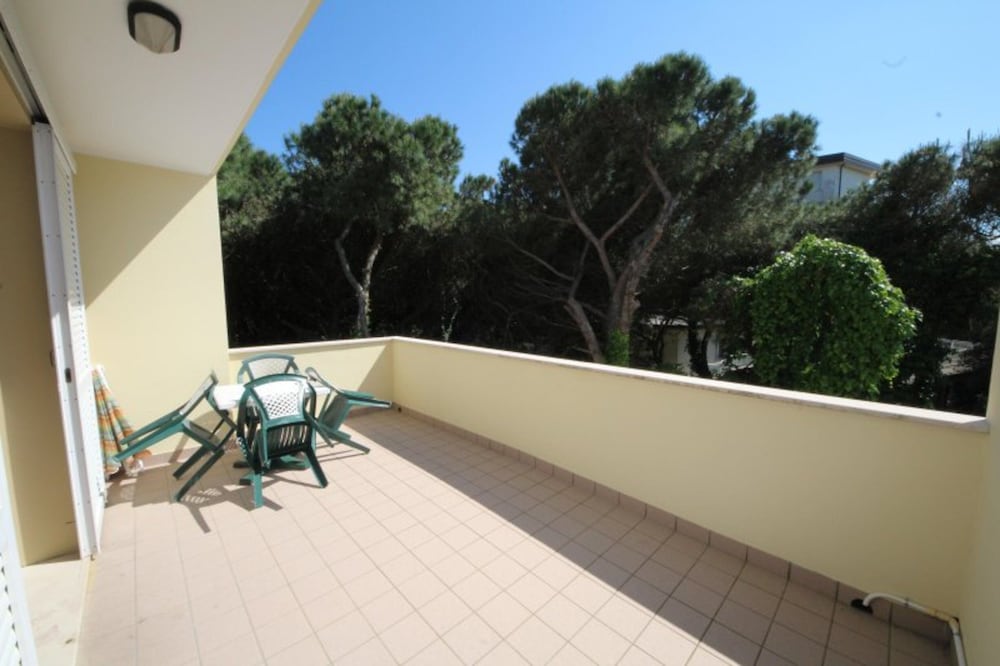 Hotel Apartment With Large Terrace In Rosolina Mare