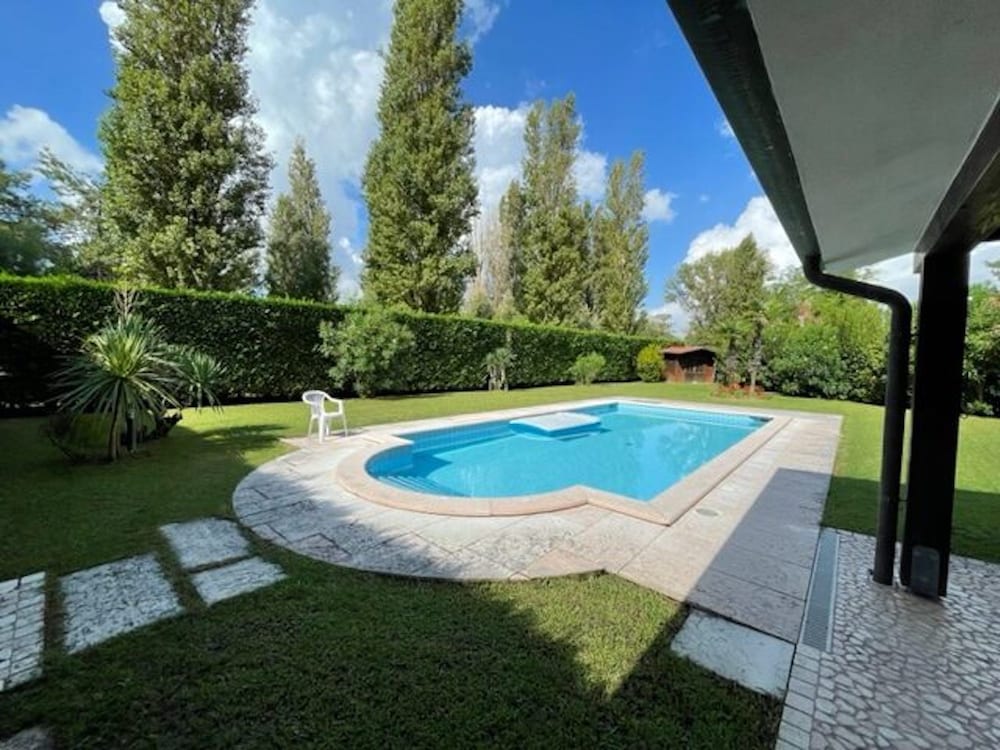Hotel Charming Villa With Pool In Albarella