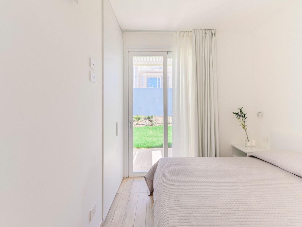 Elegant Apartment Near La Pelosa Beach