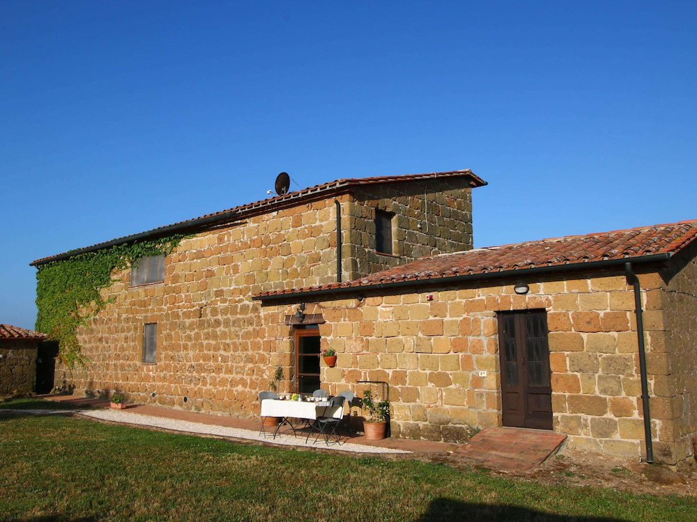 Hotel Unique Sorano Stay With Pool