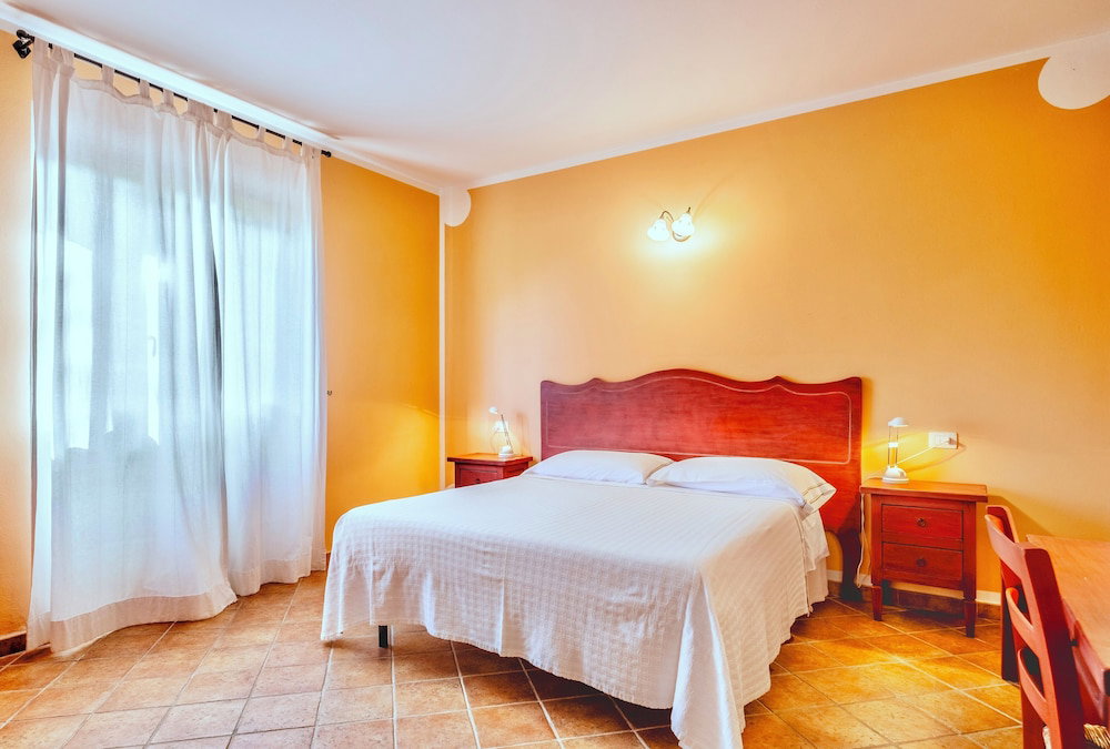 Residence With Thermal Pools In Sorano
