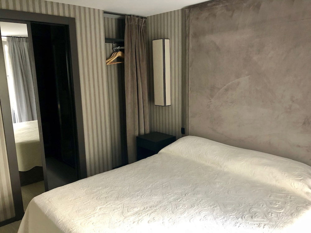 Imbriani Guest House & Suites