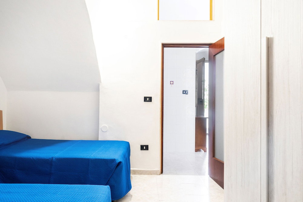 4196 Tina House & Parking By Barbarhouse