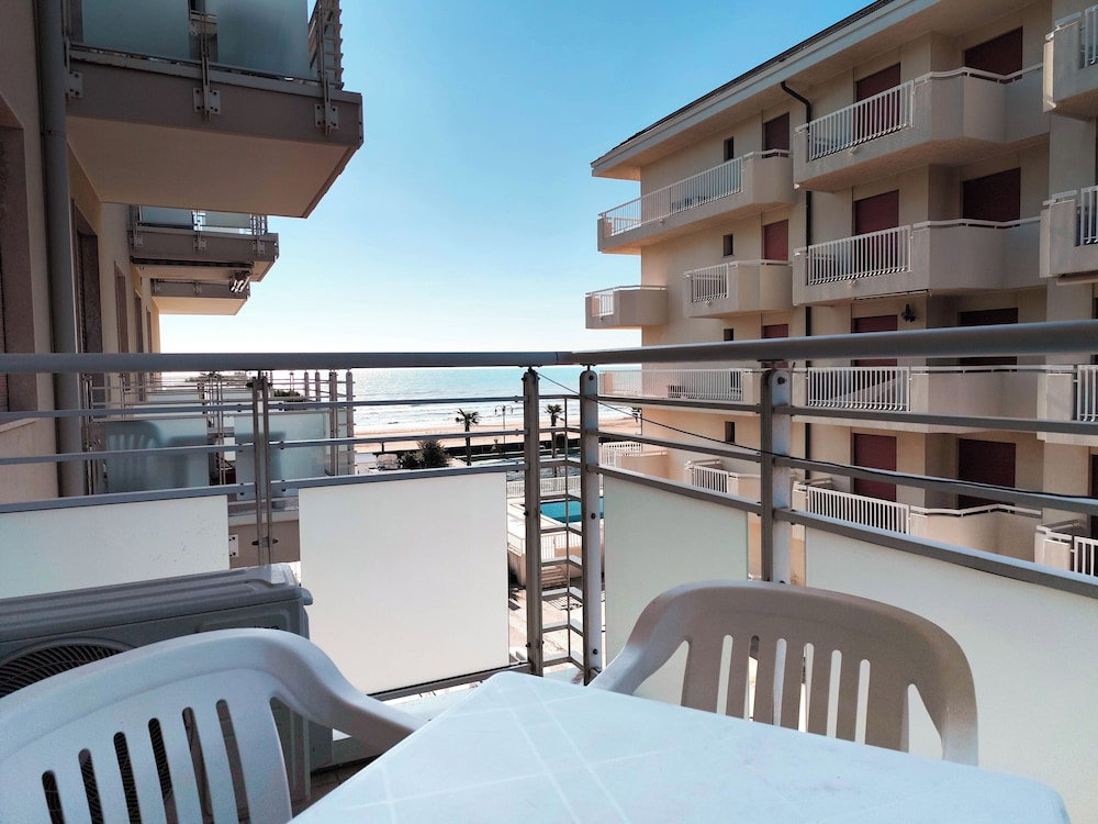 Hotel Seaside Apartment With Balcony