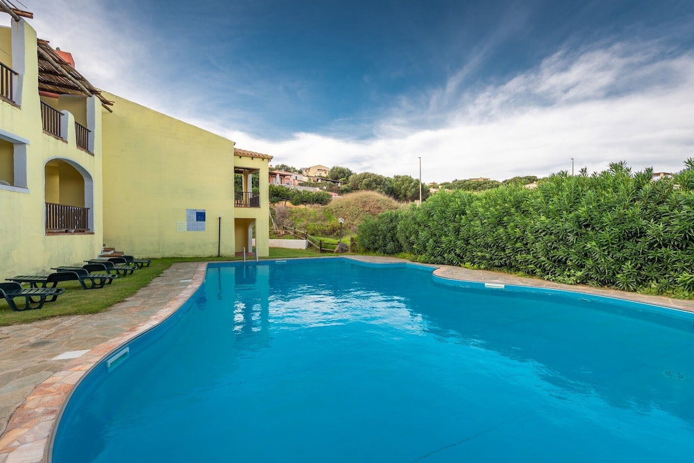 Hotel Apartments With Pool Country Village
