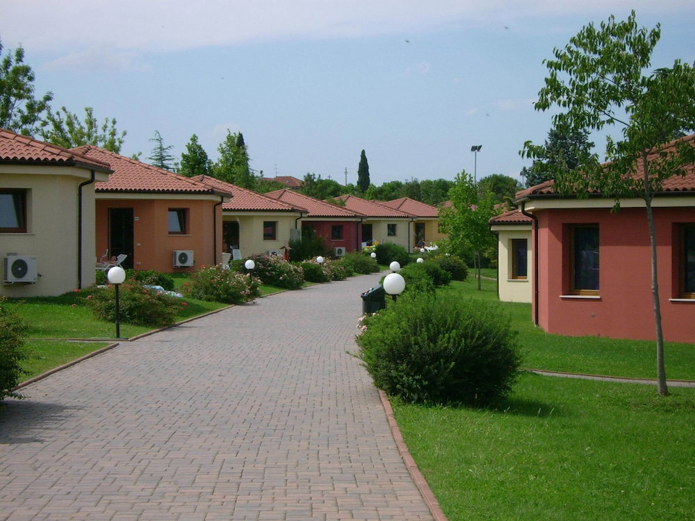 Hotel Bungalow In The Bella Italia Holiday Park