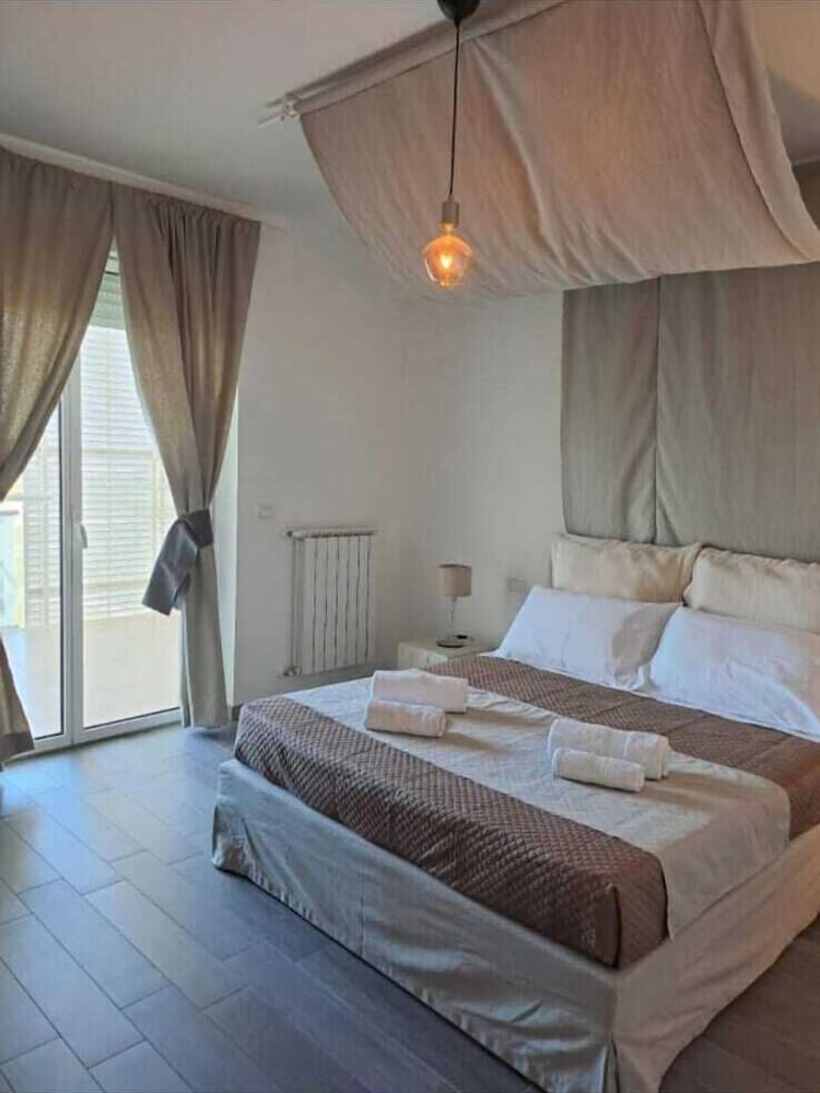 Airport Bari Deluxe