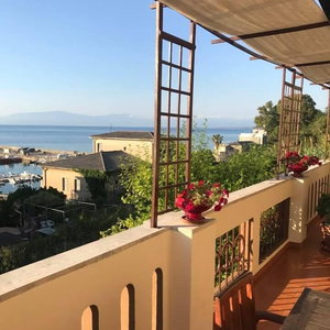 Hotel Villa Delle Rondini cazare Longobardi