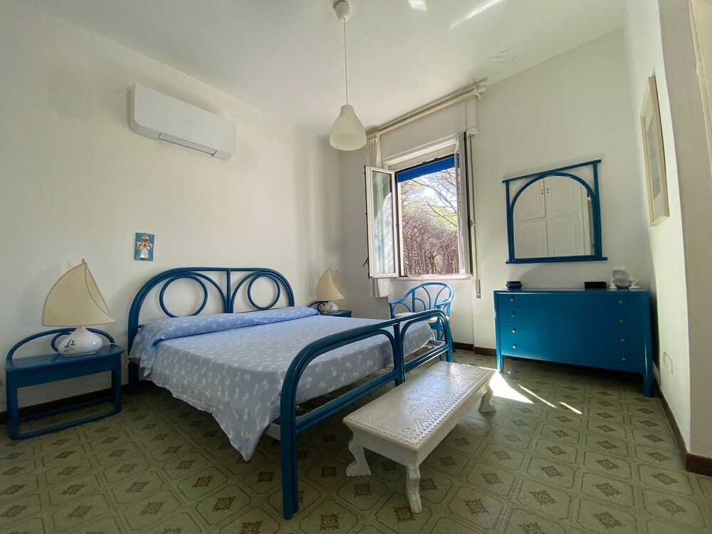 Splendid Detached Villa, Near The Sea