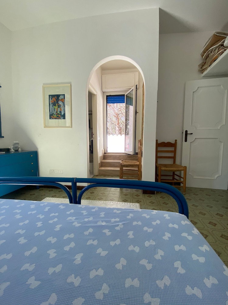 Splendid Detached Villa, Near The Sea