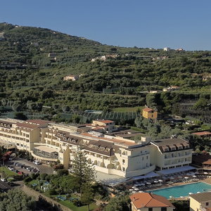 Hotel Grand Hotel Vesuvio cazare Priora