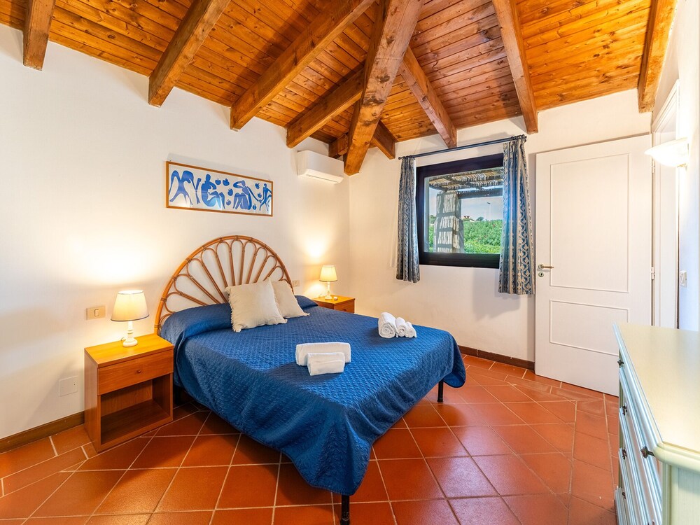 Spacious Accommodation With Lovely Pool