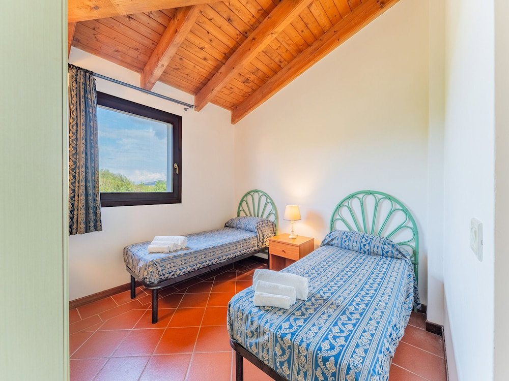 Spacious Accommodation With Lovely Pool