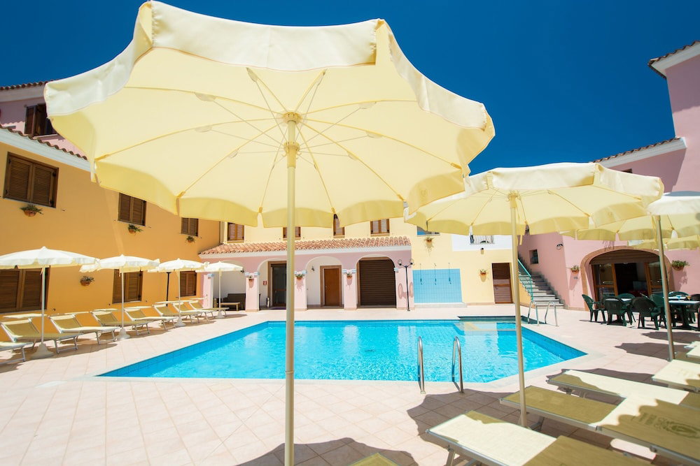 Hotel Comfy Studio With Shared Pool
