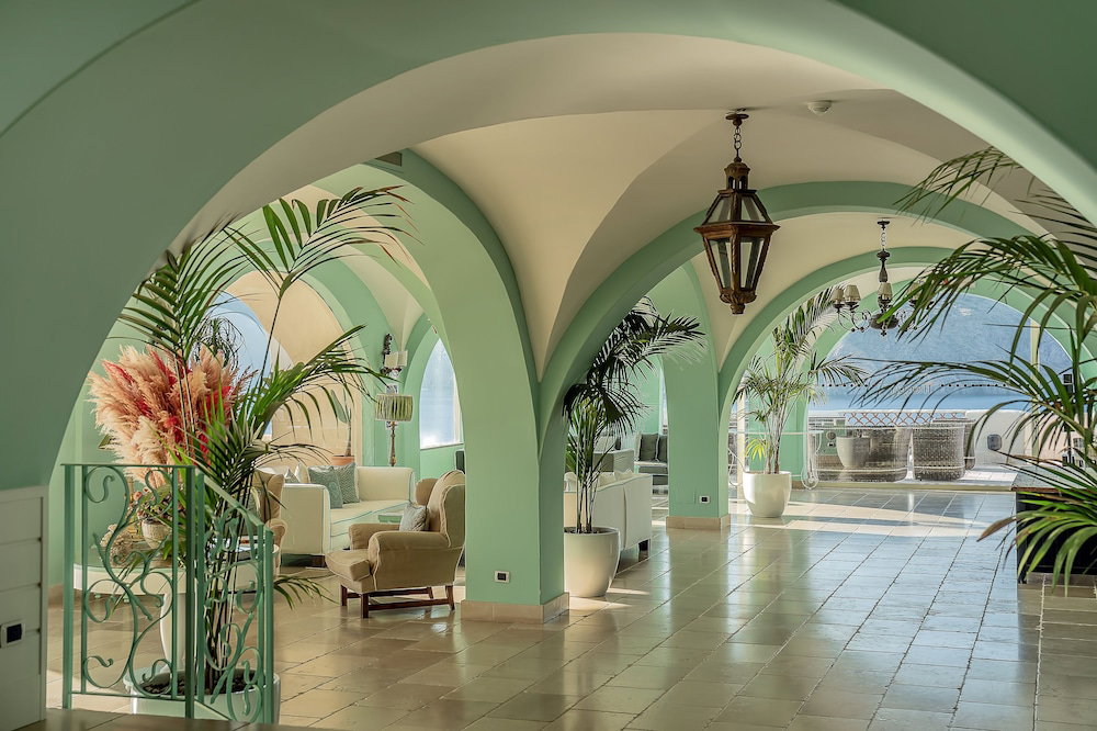 Therasia Resort Sea & Spa - The Leading Hotels Of The World