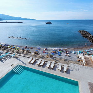Hotel Alimuri Bay Resort cazare Meta