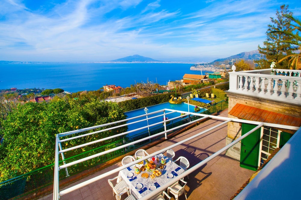 Hotel Villa Luisa Jacuzzi Pool