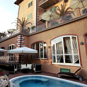 Hotel La Pigna cazare Pietrasanta